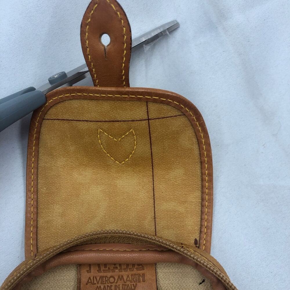 Alverio Martin Classe Geo Tan Leather Crossbody Bag - Picture 12 of 16